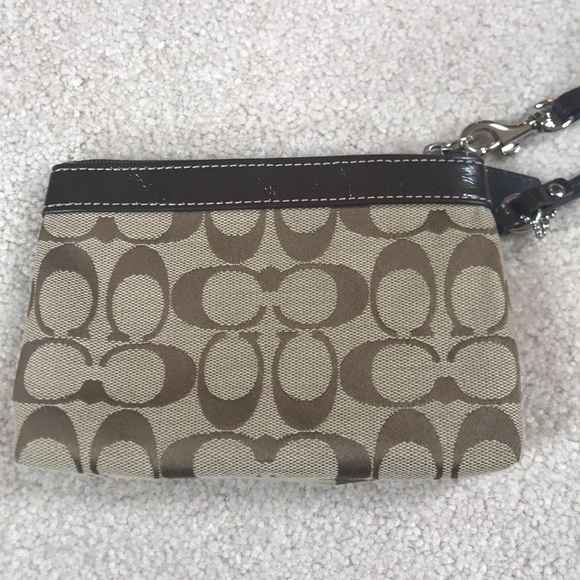 Coach wristlet - Picture 3 of 8